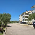 L&l Luxury Apartman *