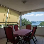 L&l Luxury Apartman *
