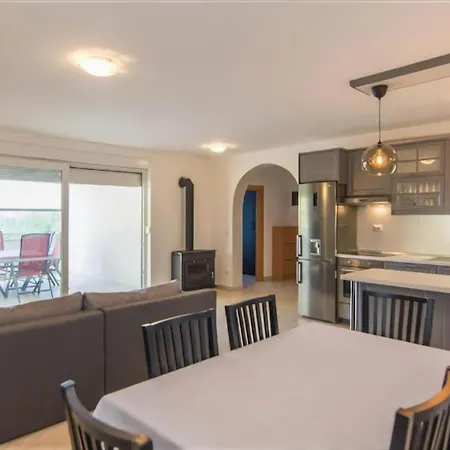 L&l Luxury Apartman *
